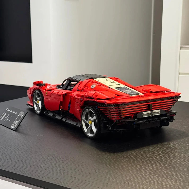 mabriq.fr - Ferrari Daytona - Mise en situation 2 - Brique de construction - compatible autres marques