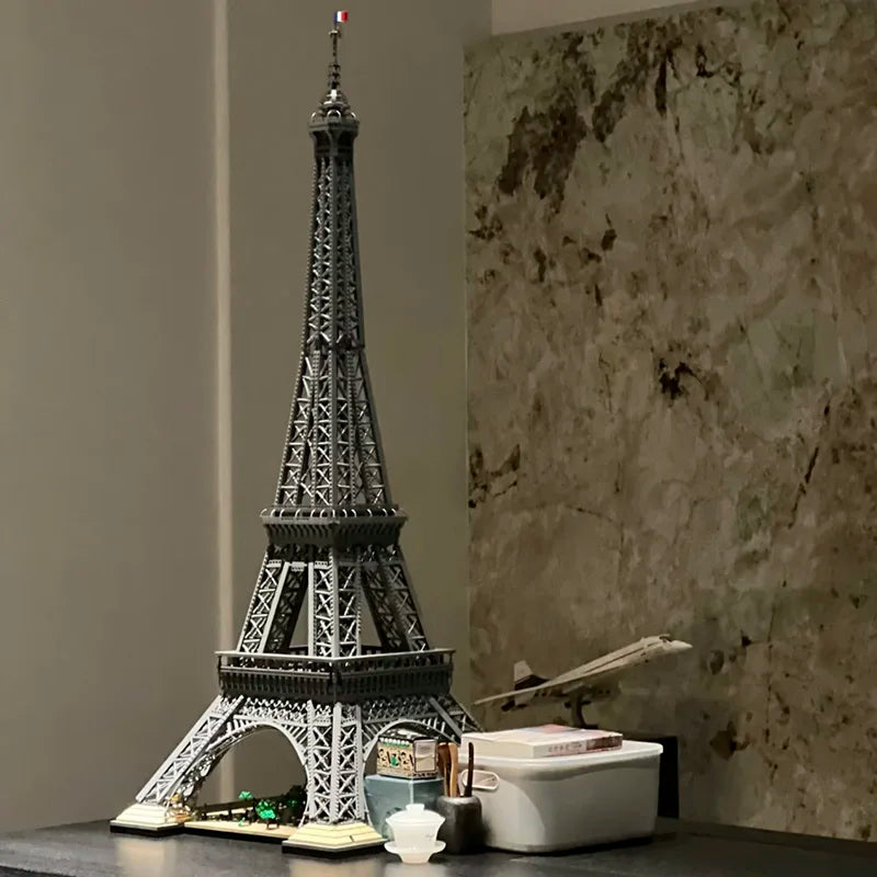 mabriq.fr - La Tour Eiffel - Mise en scène 4 - Brique de construction - compatible autres marques